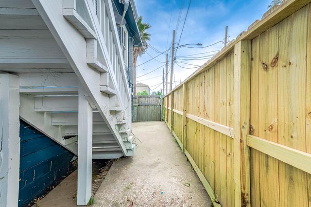 1312 Jack Johnson Boulevard, Galveston, TX 77550