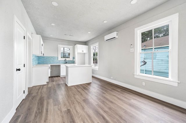 1312 Jack Johnson Boulevard, Galveston, TX 77550