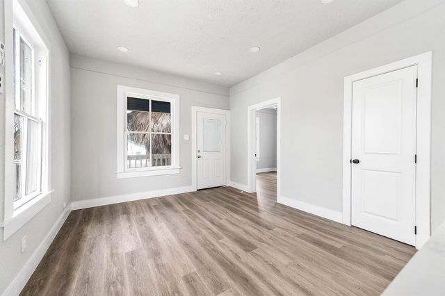 1312 Jack Johnson Boulevard, Galveston, TX 77550