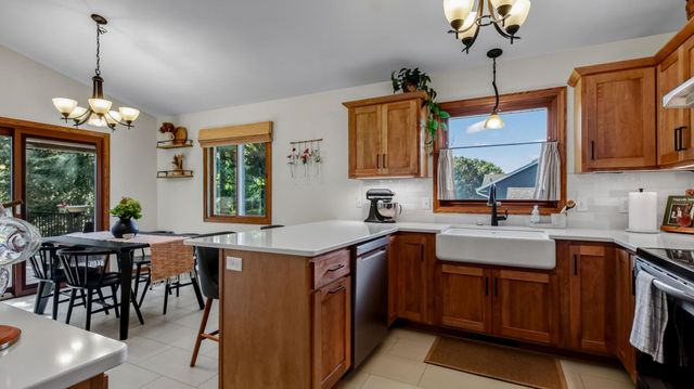 3309 S Pointe Court, Eau Claire, WI 54701