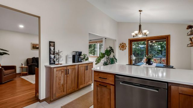 3309 S Pointe Court, Eau Claire, WI 54701