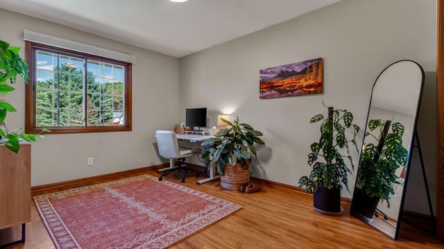 3309 S Pointe Court, Eau Claire, WI 54701