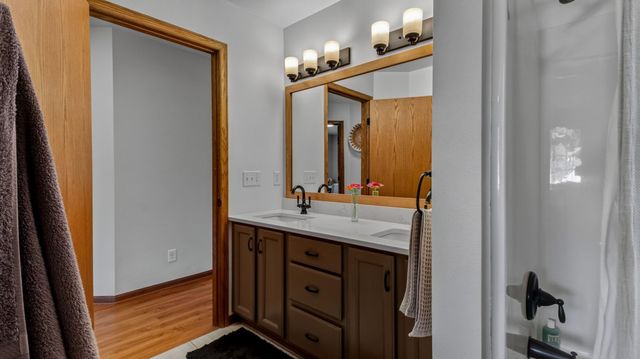 3309 S Pointe Court, Eau Claire, WI 54701