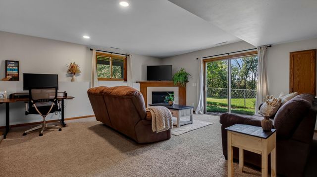 3309 S Pointe Court, Eau Claire, WI 54701