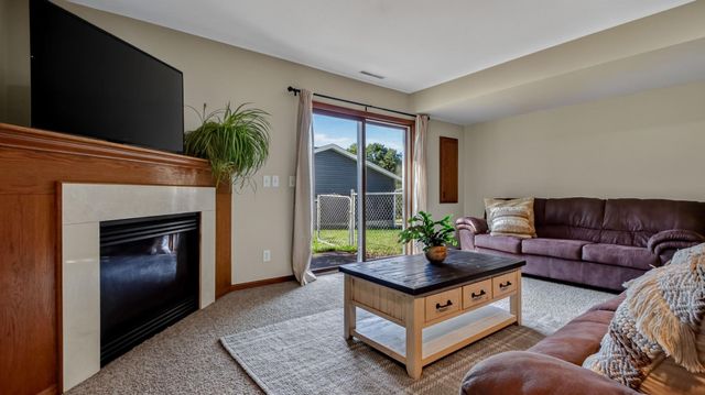 3309 S Pointe Court, Eau Claire, WI 54701