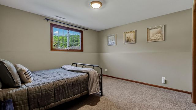 3309 S Pointe Court, Eau Claire, WI 54701
