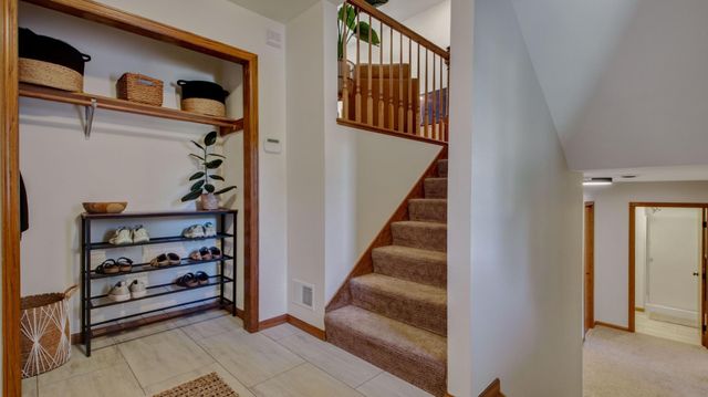 3309 S Pointe Court, Eau Claire, WI 54701