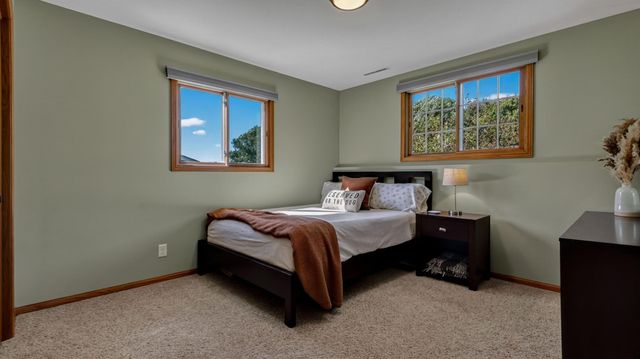 3309 S Pointe Court, Eau Claire, WI 54701