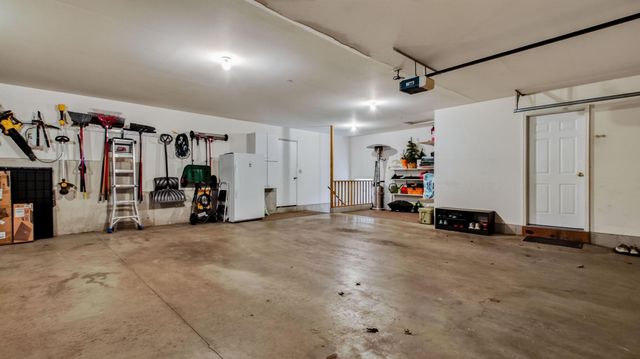 3309 S Pointe Court, Eau Claire, WI 54701