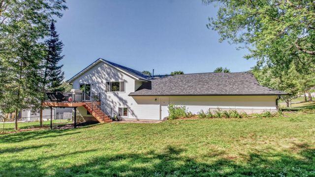 3309 S Pointe Court, Eau Claire, WI 54701