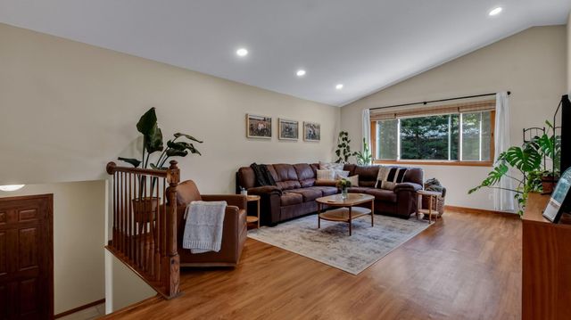 3309 S Pointe Court, Eau Claire, WI 54701