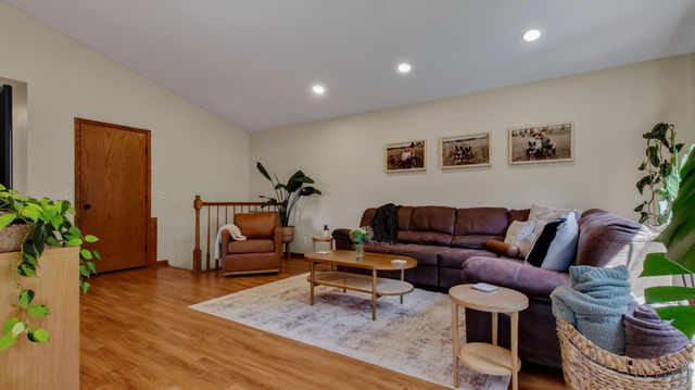 3309 S Pointe Court, Eau Claire, WI 54701