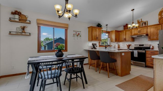 3309 S Pointe Court, Eau Claire, WI 54701