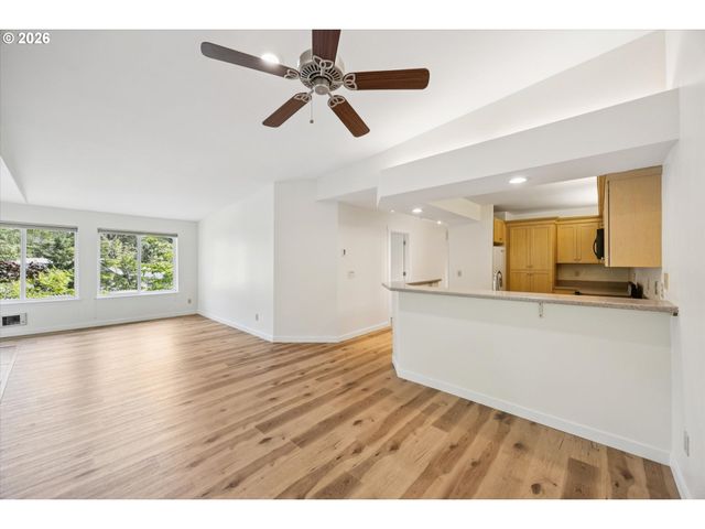 5055 FOOTHILLS Dr G, Lake Oswego, OR 97034