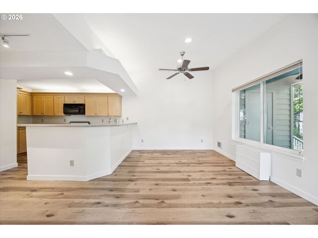 5055 FOOTHILLS Dr G, Lake Oswego, OR 97034