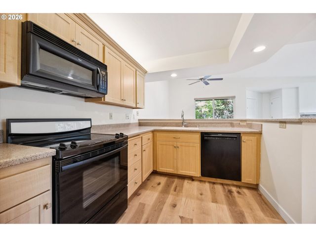 5055 FOOTHILLS Dr G, Lake Oswego, OR 97034