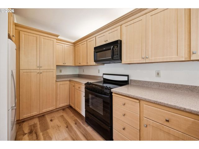 5055 FOOTHILLS Dr G, Lake Oswego, OR 97034