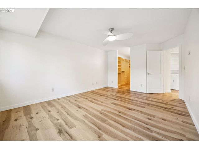 5055 FOOTHILLS Dr G, Lake Oswego, OR 97034