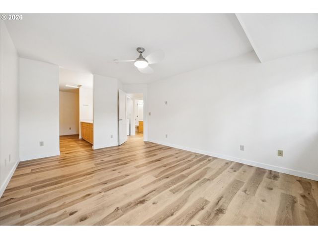 5055 FOOTHILLS Dr G, Lake Oswego, OR 97034