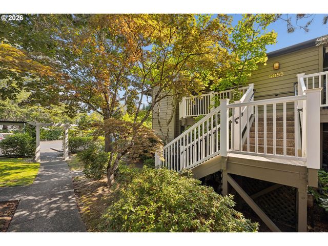 5055 FOOTHILLS Dr G, Lake Oswego, OR 97034
