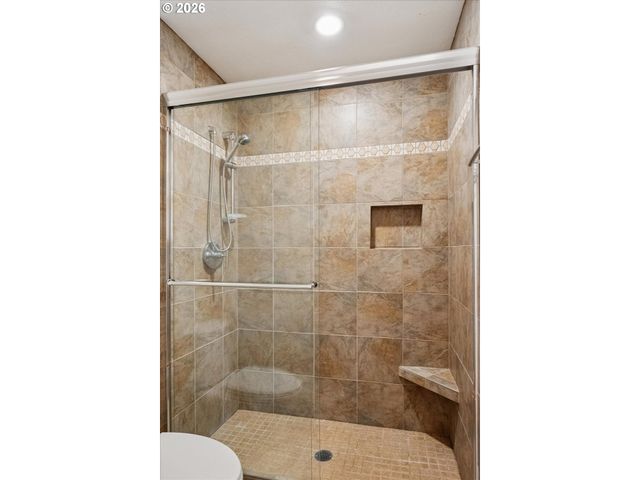 5055 FOOTHILLS Dr G, Lake Oswego, OR 97034