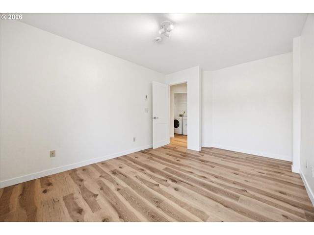 5055 FOOTHILLS Dr G, Lake Oswego, OR 97034