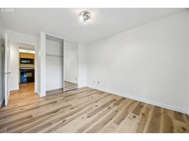 5055 FOOTHILLS Dr G, Lake Oswego, OR 97034