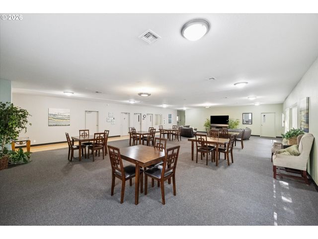 5055 FOOTHILLS Dr G, Lake Oswego, OR 97034