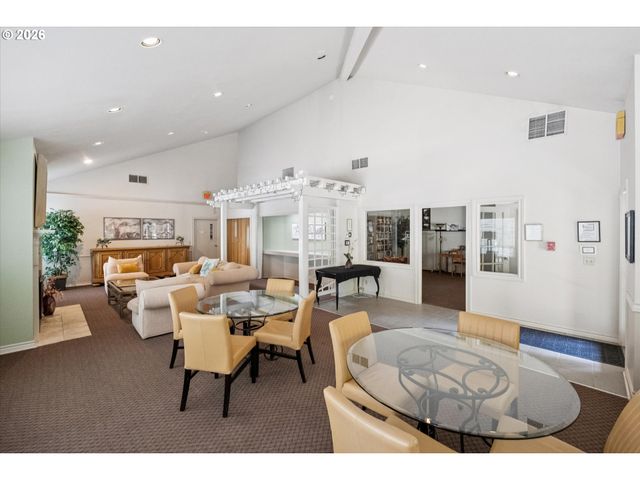 5055 FOOTHILLS Dr G, Lake Oswego, OR 97034