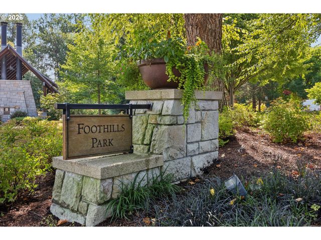 5055 FOOTHILLS Dr G, Lake Oswego, OR 97034