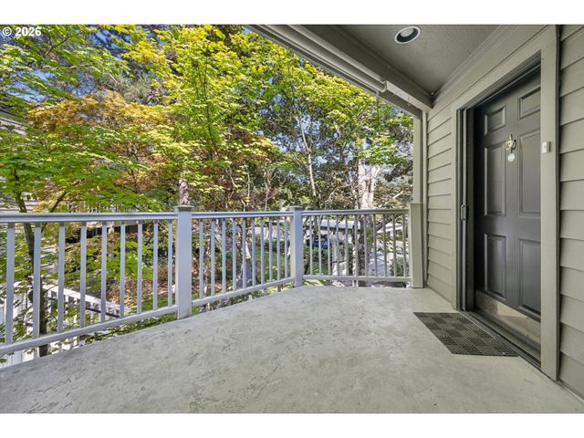 5055 FOOTHILLS Dr G, Lake Oswego, OR 97034