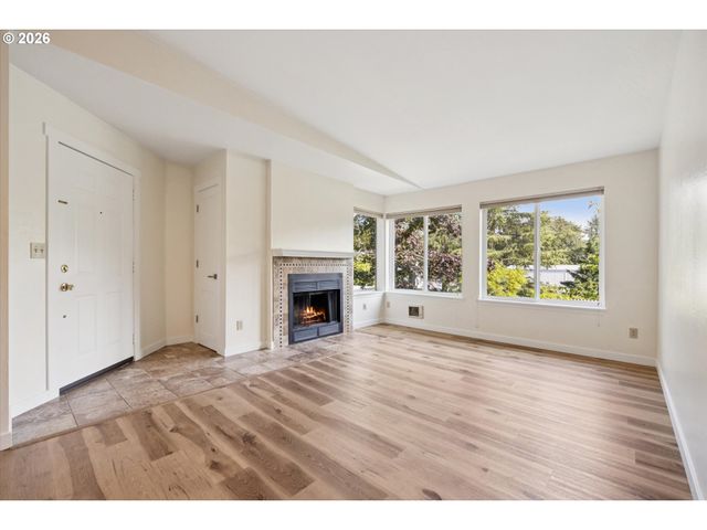 5055 FOOTHILLS Dr G, Lake Oswego, OR 97034