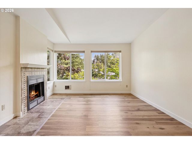 5055 FOOTHILLS Dr G, Lake Oswego, OR 97034
