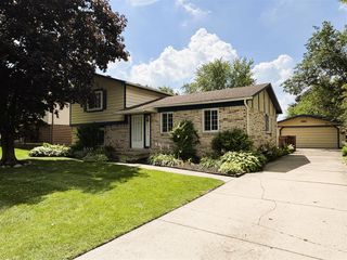 19324 Todd Drive, Clinton Township, MI 48038