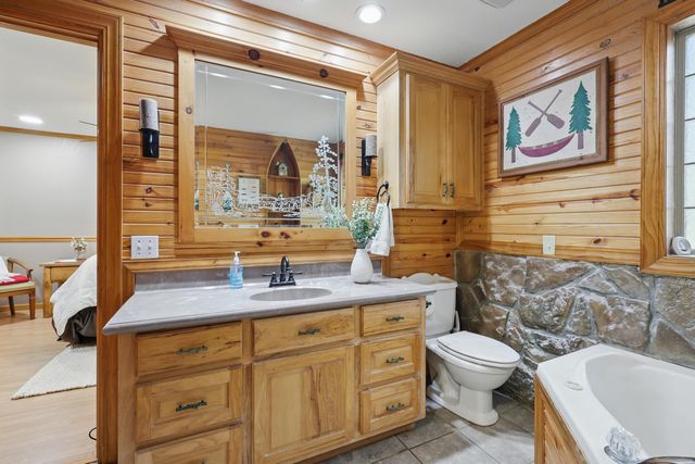 9404 County Lane 121, Carthage, MO 64836