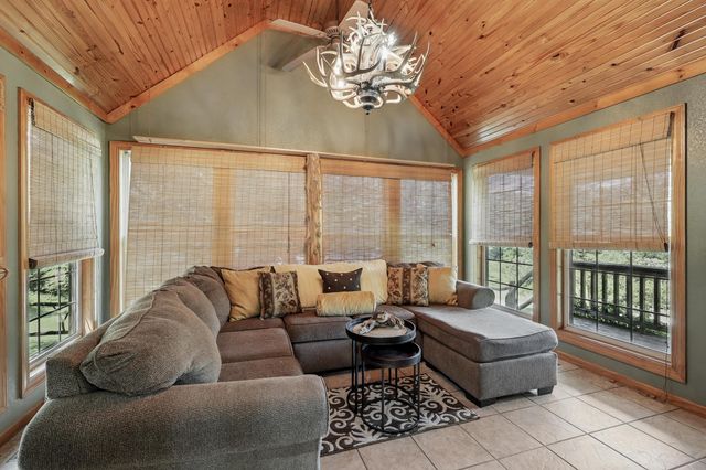 9404 County Lane 121, Carthage, MO 64836