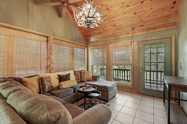 9404 County Lane 121, Carthage, MO 64836