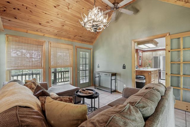 9404 County Lane 121, Carthage, MO 64836