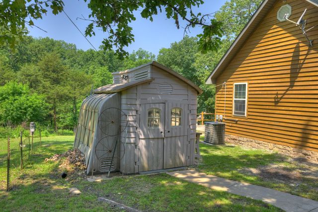 9404 County Lane 121, Carthage, MO 64836