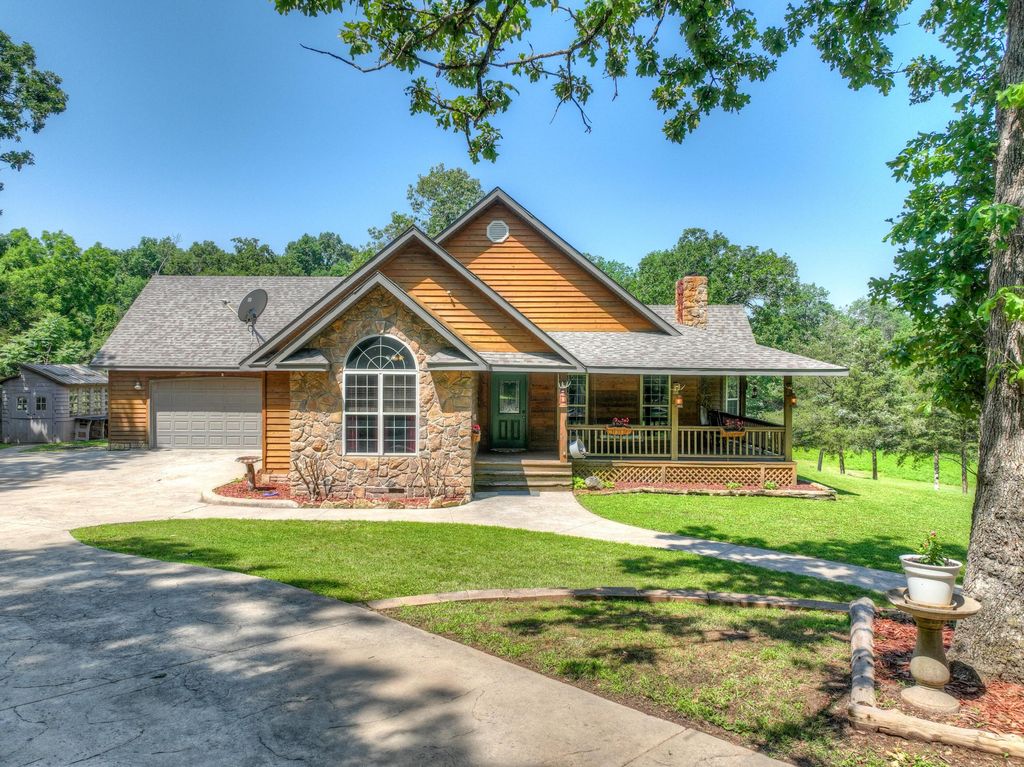 9404 County Lane 121, Carthage, MO 64836