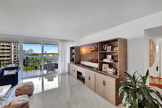 2 Grove Isle Drive B706, Miami, FL 33133