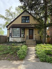 6015 Crain Street, Morton Grove, IL 60053
