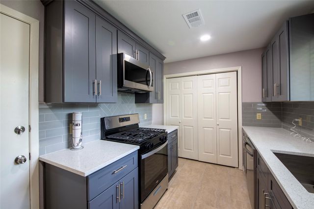 1011 Twinbrooke Drive, Houston, TX 77088