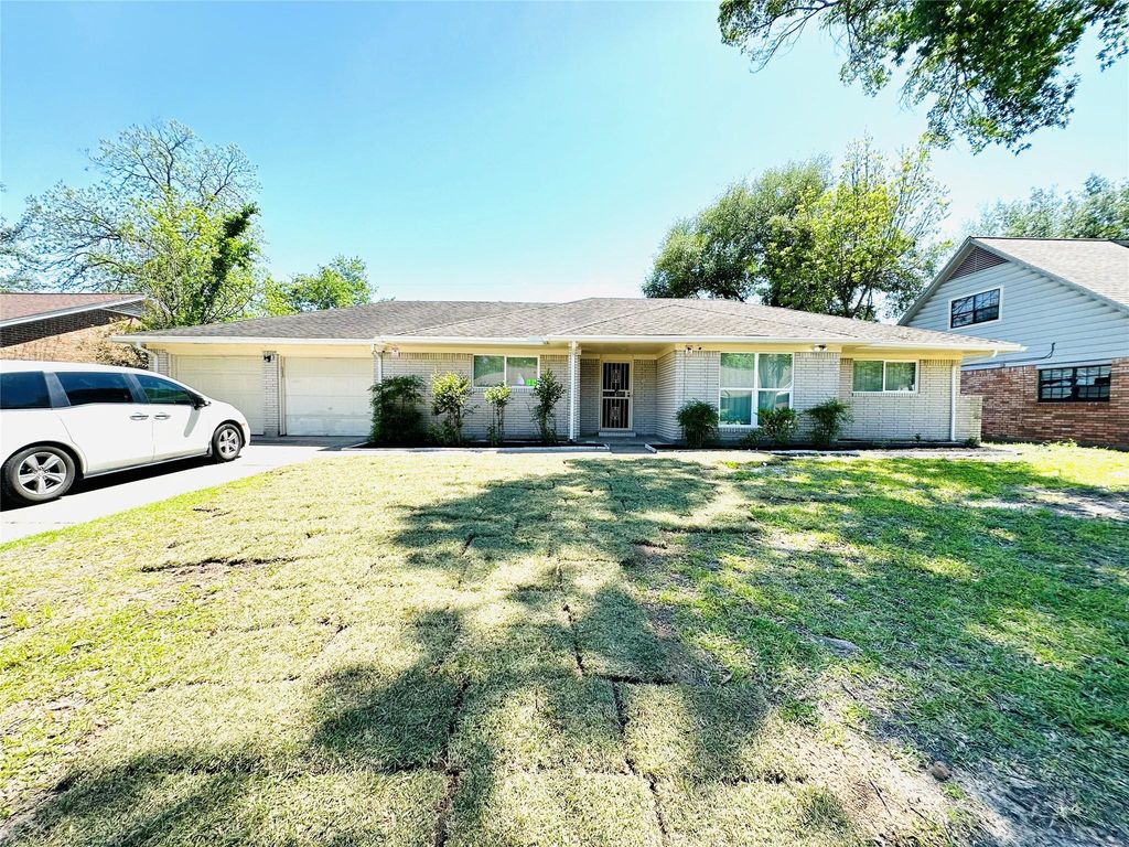 1011 Twinbrooke Drive, Houston, TX 77088