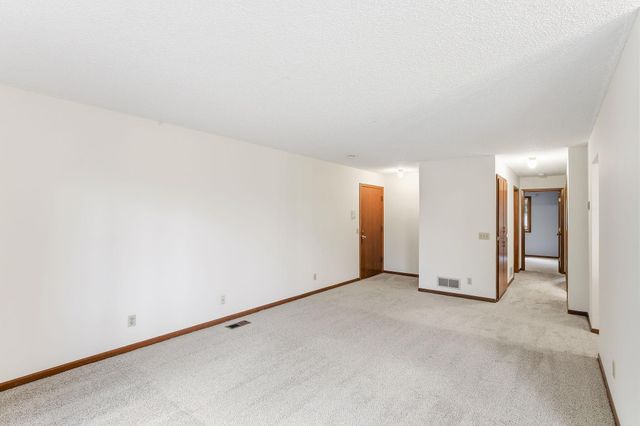 1923 Fox Ridge Drive B, West Saint Paul, MN 55118