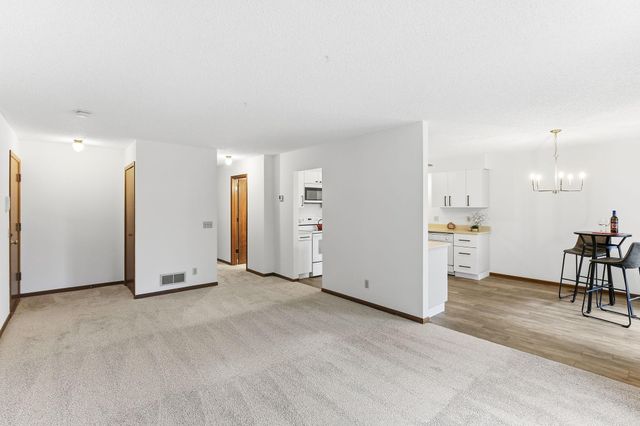 1923 Fox Ridge Drive B, West Saint Paul, MN 55118