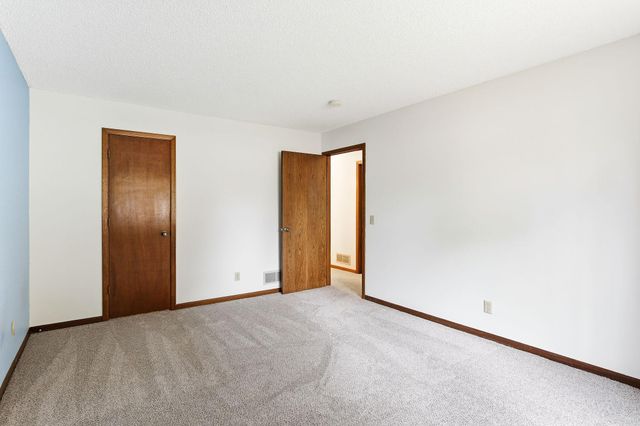 1923 Fox Ridge Drive B, West Saint Paul, MN 55118