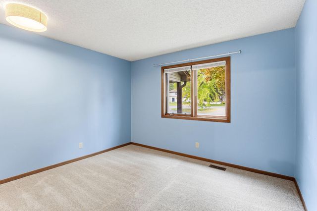 1923 Fox Ridge Drive B, West Saint Paul, MN 55118