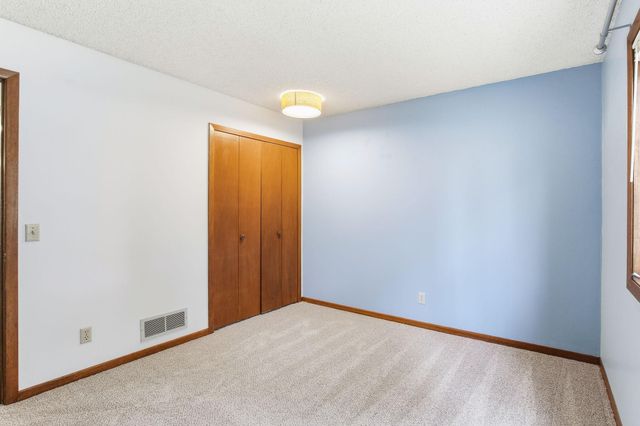 1923 Fox Ridge Drive B, West Saint Paul, MN 55118