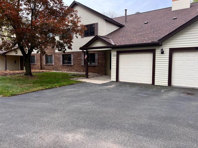 1923 Fox Ridge Drive B, West Saint Paul, MN 55118